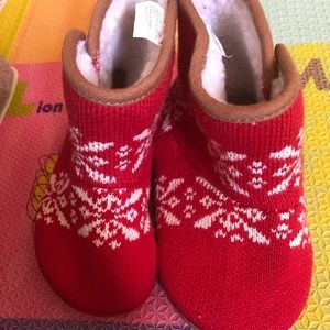 🎄2 for 10 Old navy slippers